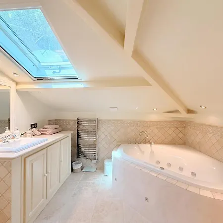 Magnificent Belle Epoque With Pool 빌라